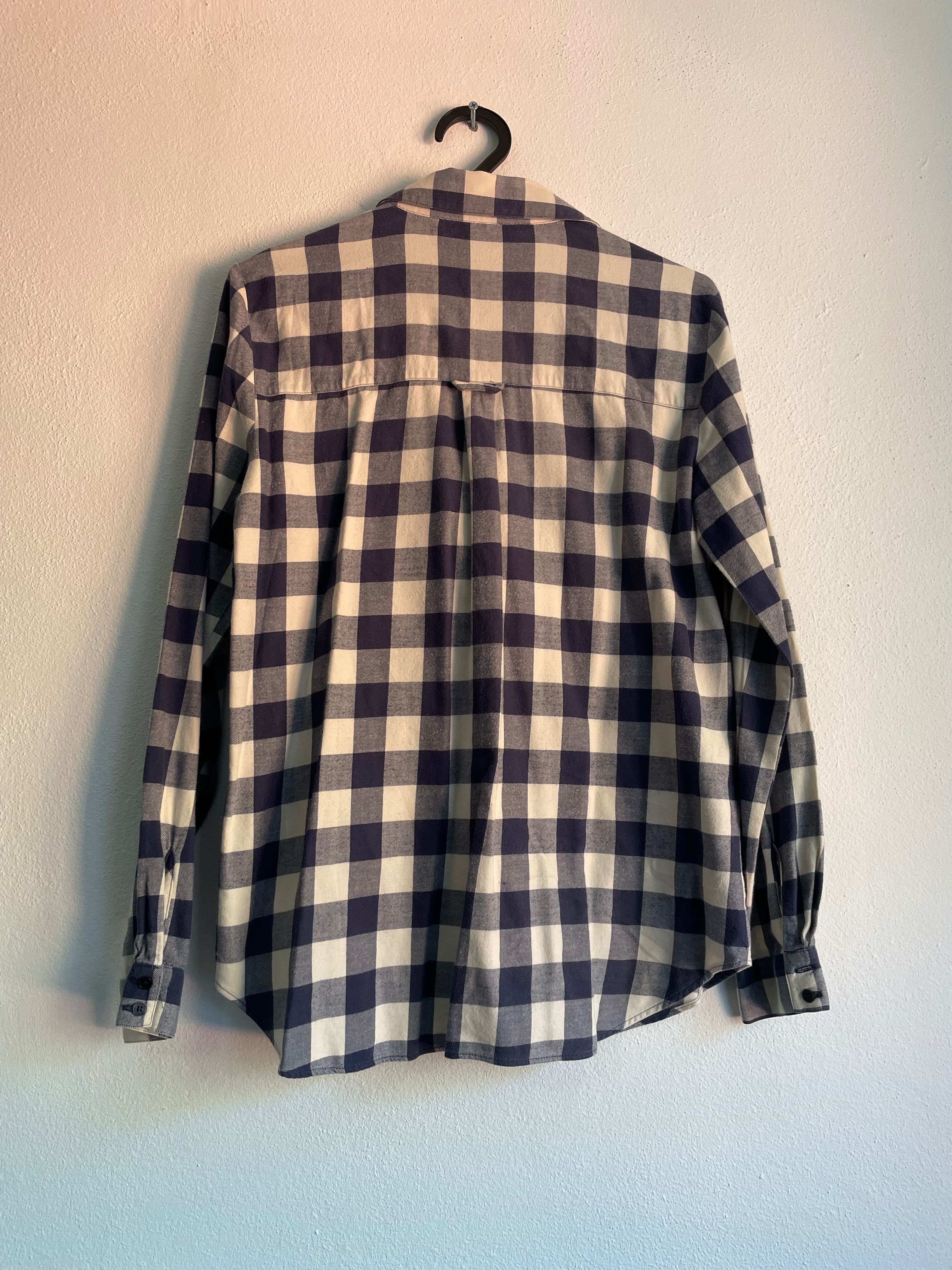 Camisa xadrez azul e brancos