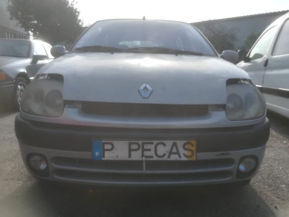 Renault Clio 2 1.2 8v gasolina de 2000