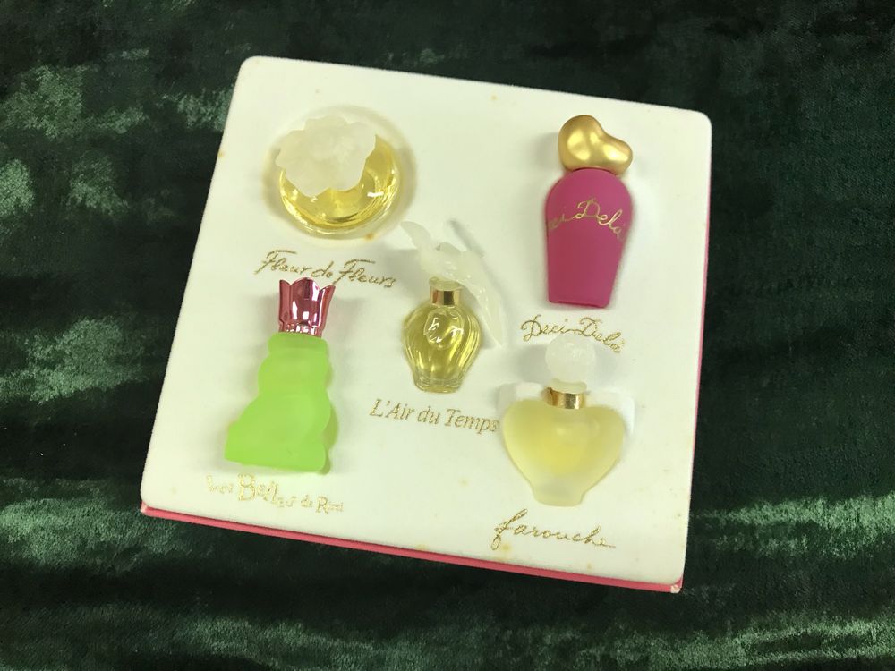 Miniaturas de frascos de perfume