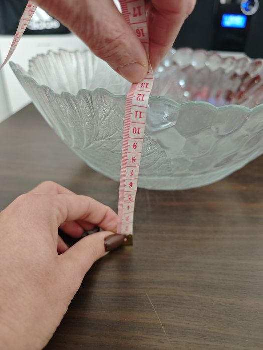 Taça de vidro com relevo