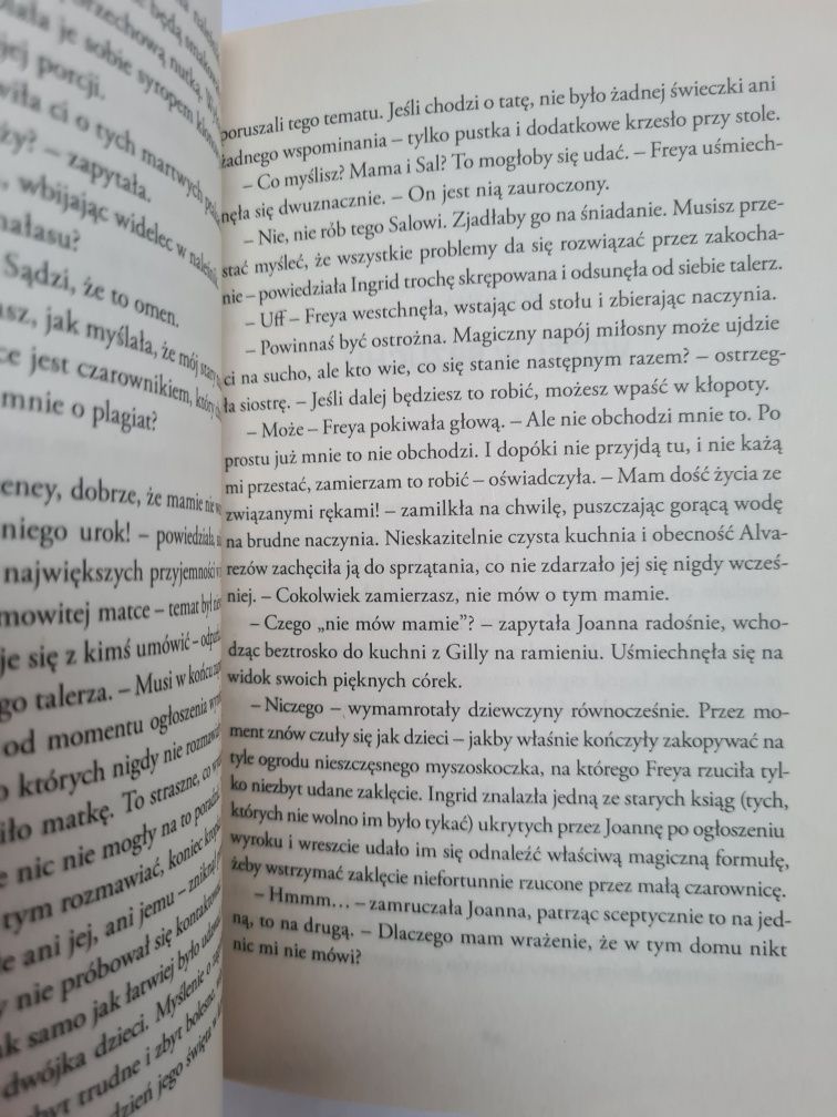 Zapach spalonych kwiatów - Melissa de la Cruz