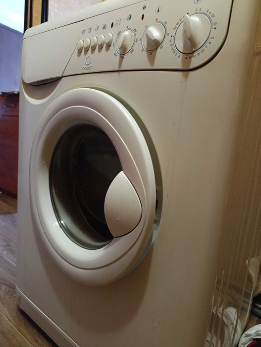 Indesit W105TX пральна машина
