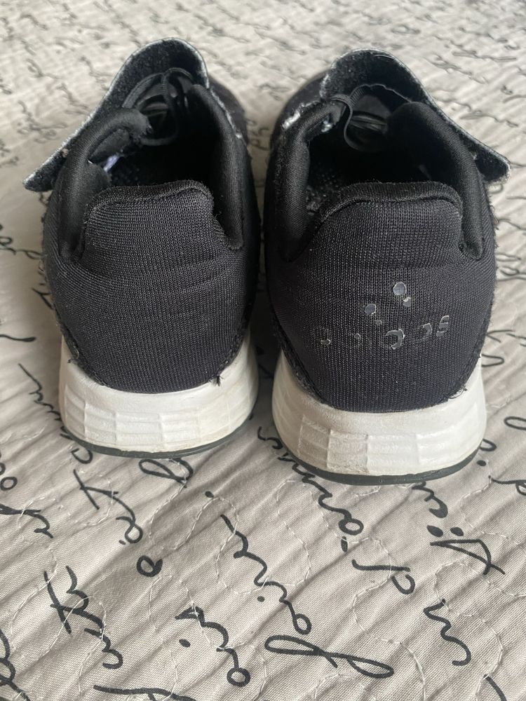 Buty adidas 33   .