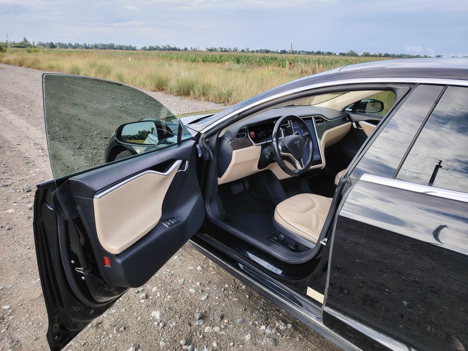 Tesla Model S 2014