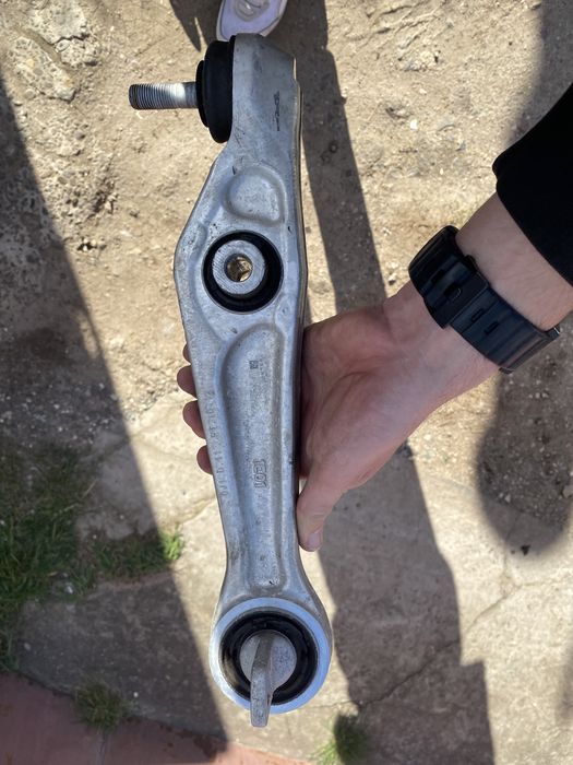 Важіль поперечний Tesla model 3