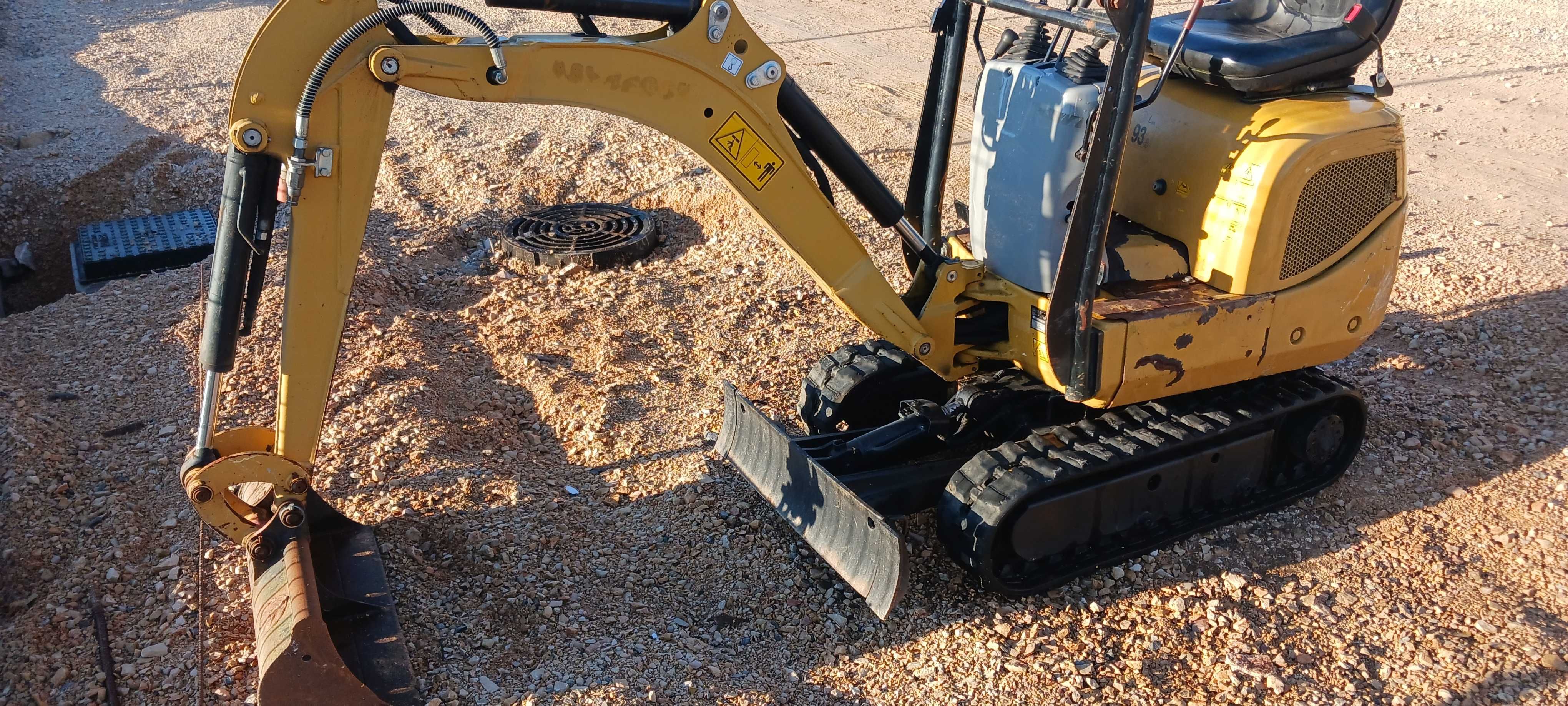 Mini Giratória CAT 300.9 de 2019