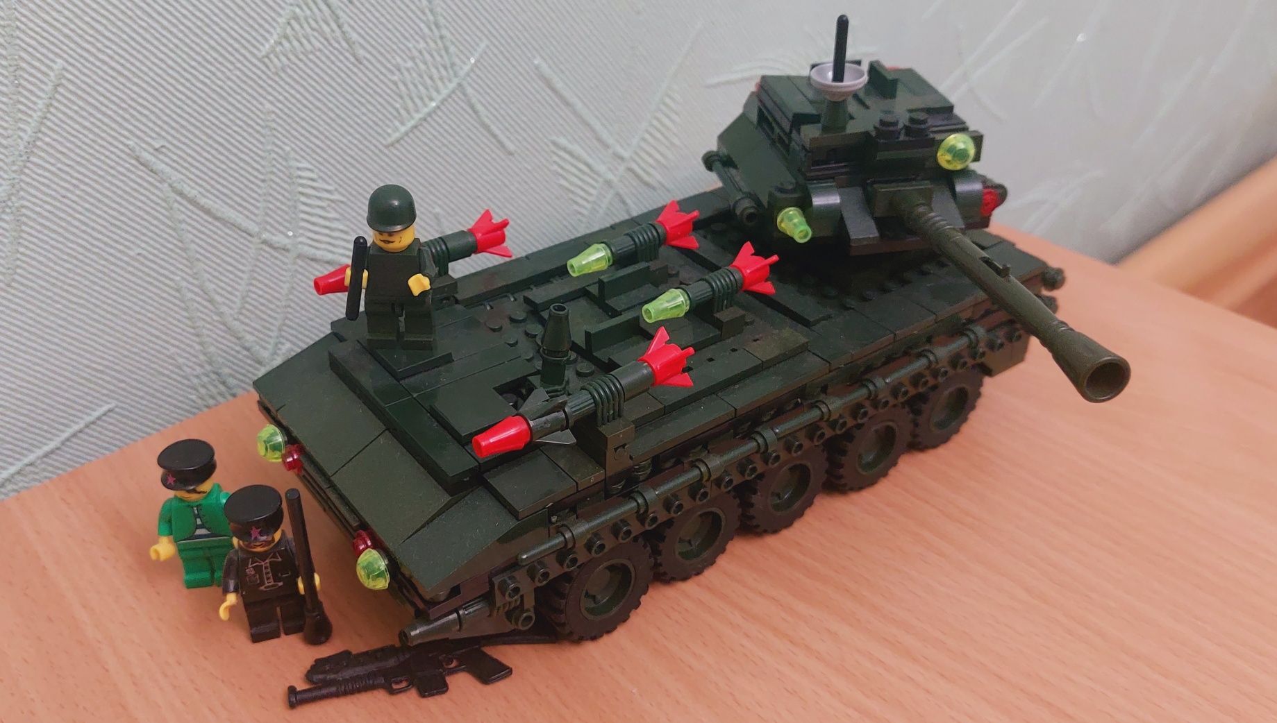 Конструктор лего танк