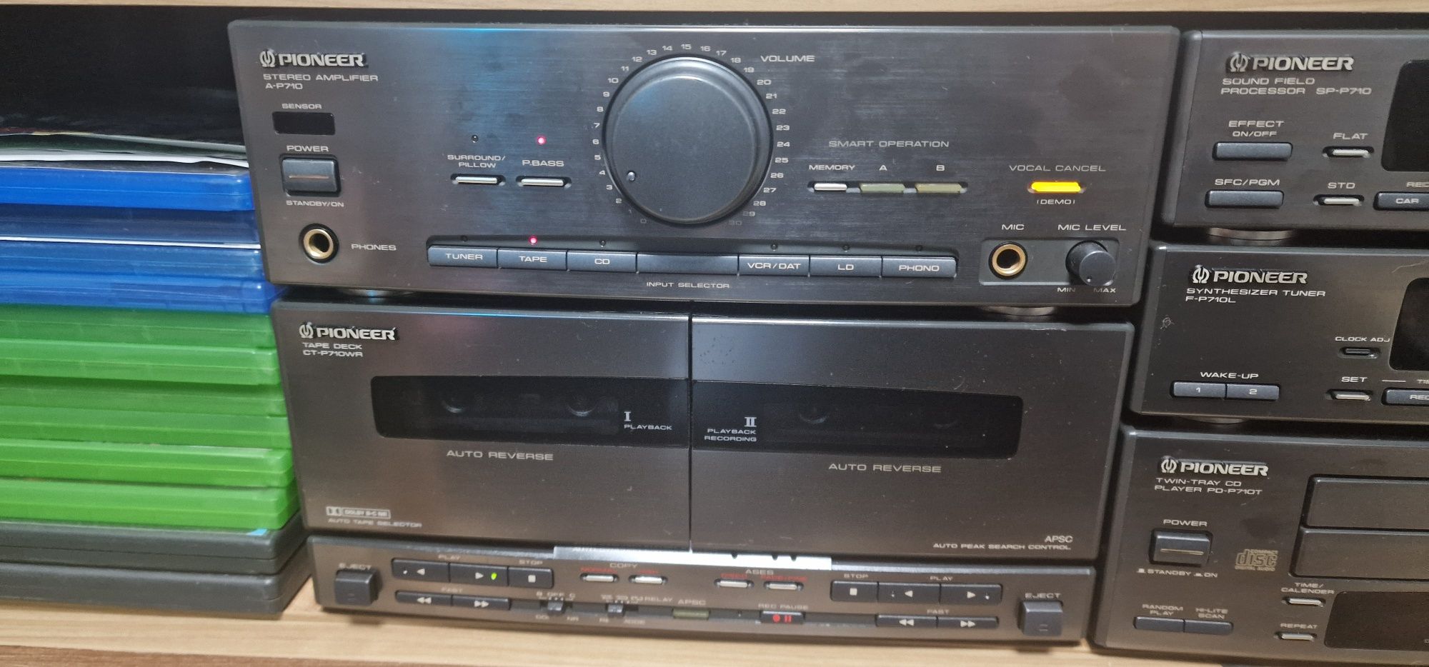 Wieża Pioneer 710 z aiwa kolumnami.