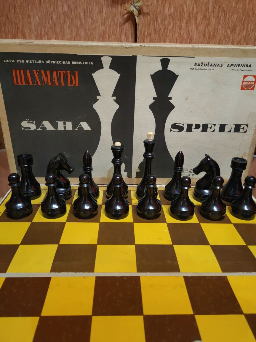 Набор для игры Большие турнирные шахматы Рига в родной коробке.