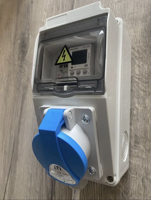 Щит для зарядки електромобіля з дод. розеткою (230В_Ком 7,3 кВт+2 кВт)