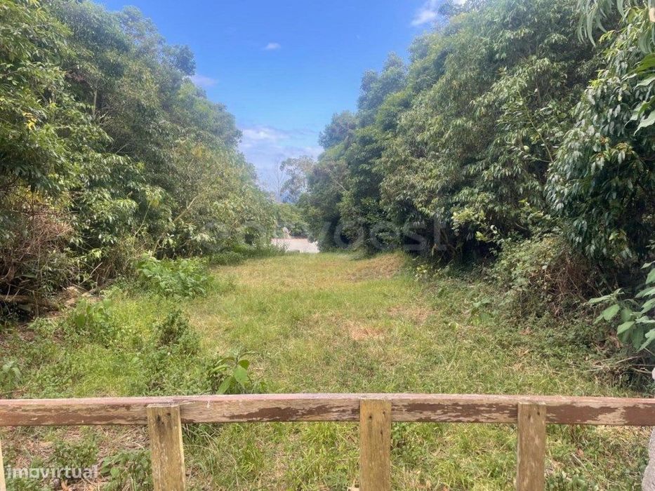 Terreno Rústico com 484 m² - Porto Martins, Terceira