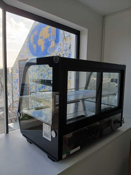 Vitrine Expositora Refrigerada Pastelaria ShowCase Bakery