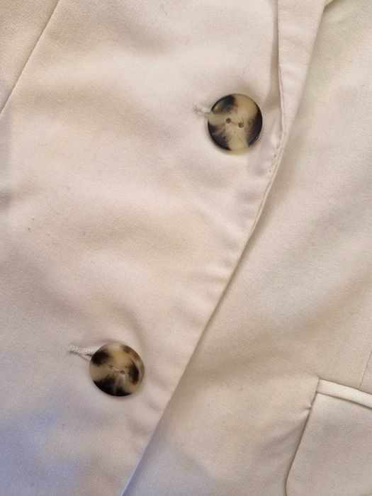 Biała marynarka codzienna Sinsay M guziki wiskoza