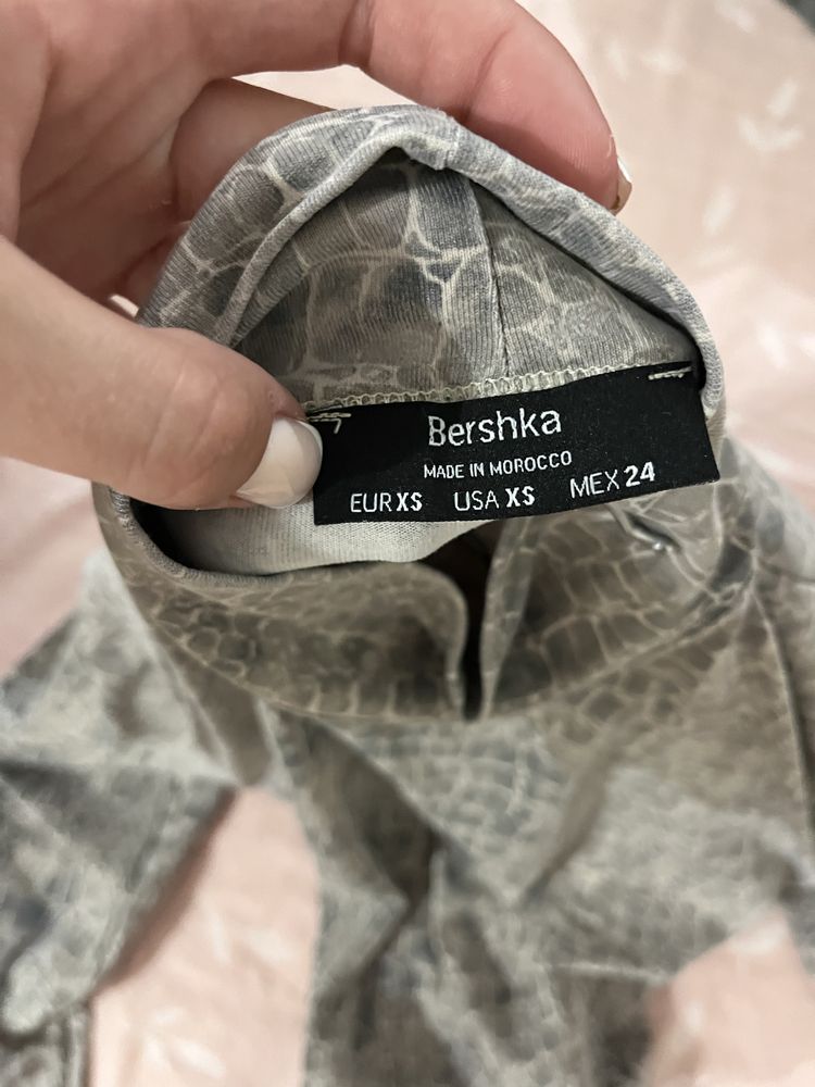 Укорочений лонг Bershka