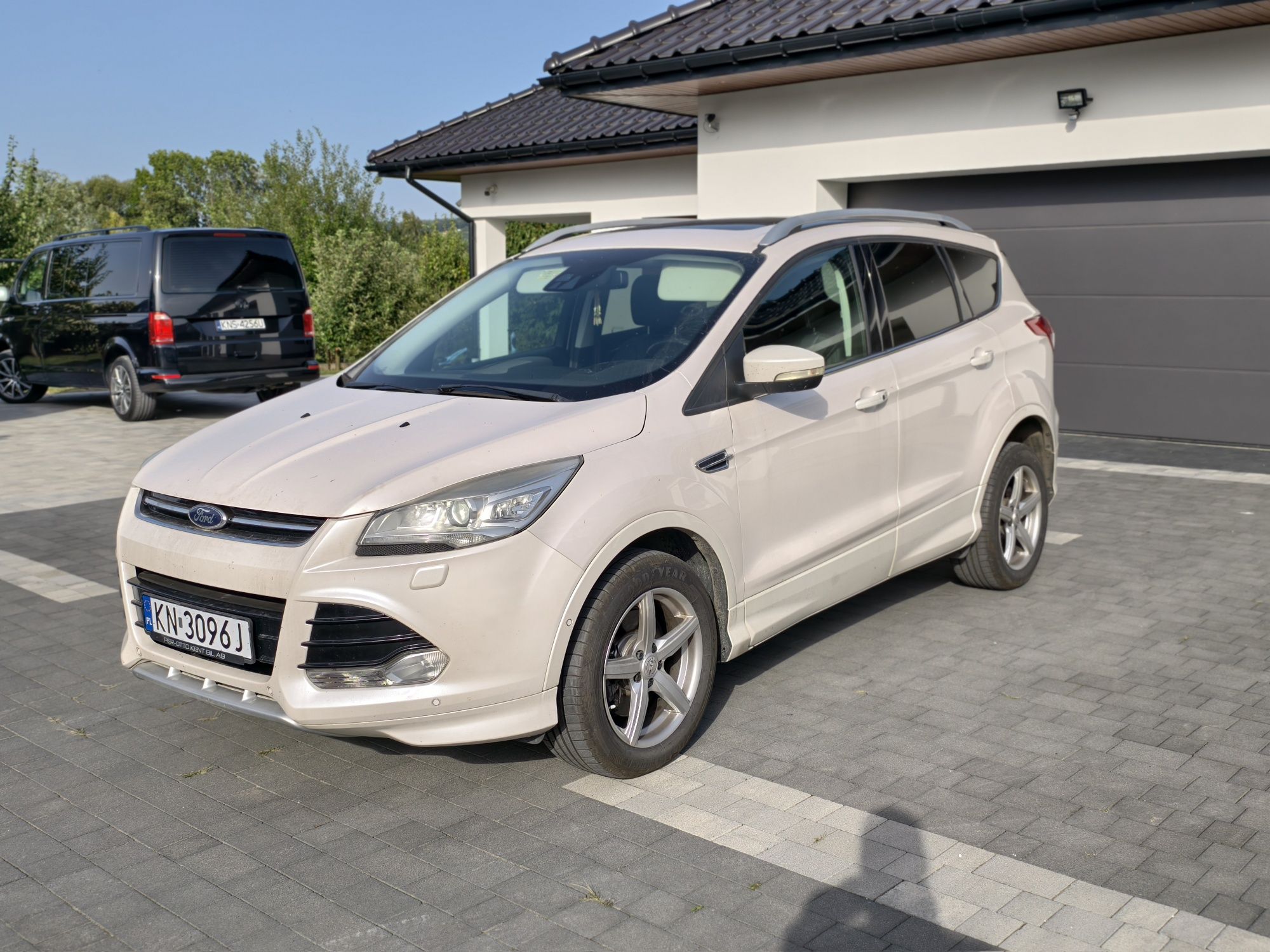 Ford Kuga 2014 rok 1.6 benzyna asystent pasa el klapa skora