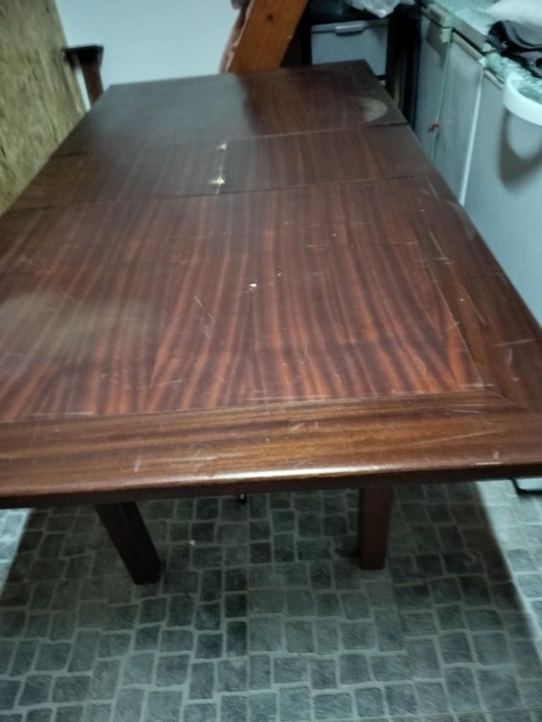 Mesa  em  Mogono