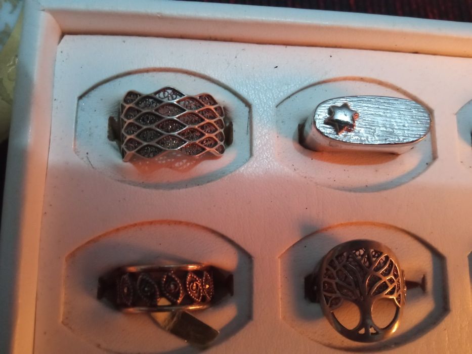 Lindíssimos anéis, brincos, alianças, pendentes etc.