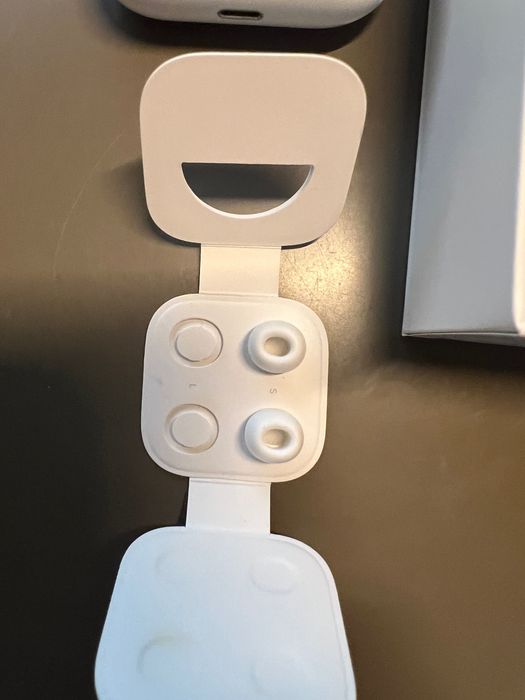 AirPods Pro (1ª geração) com estojo wireless – para peças ou reparação