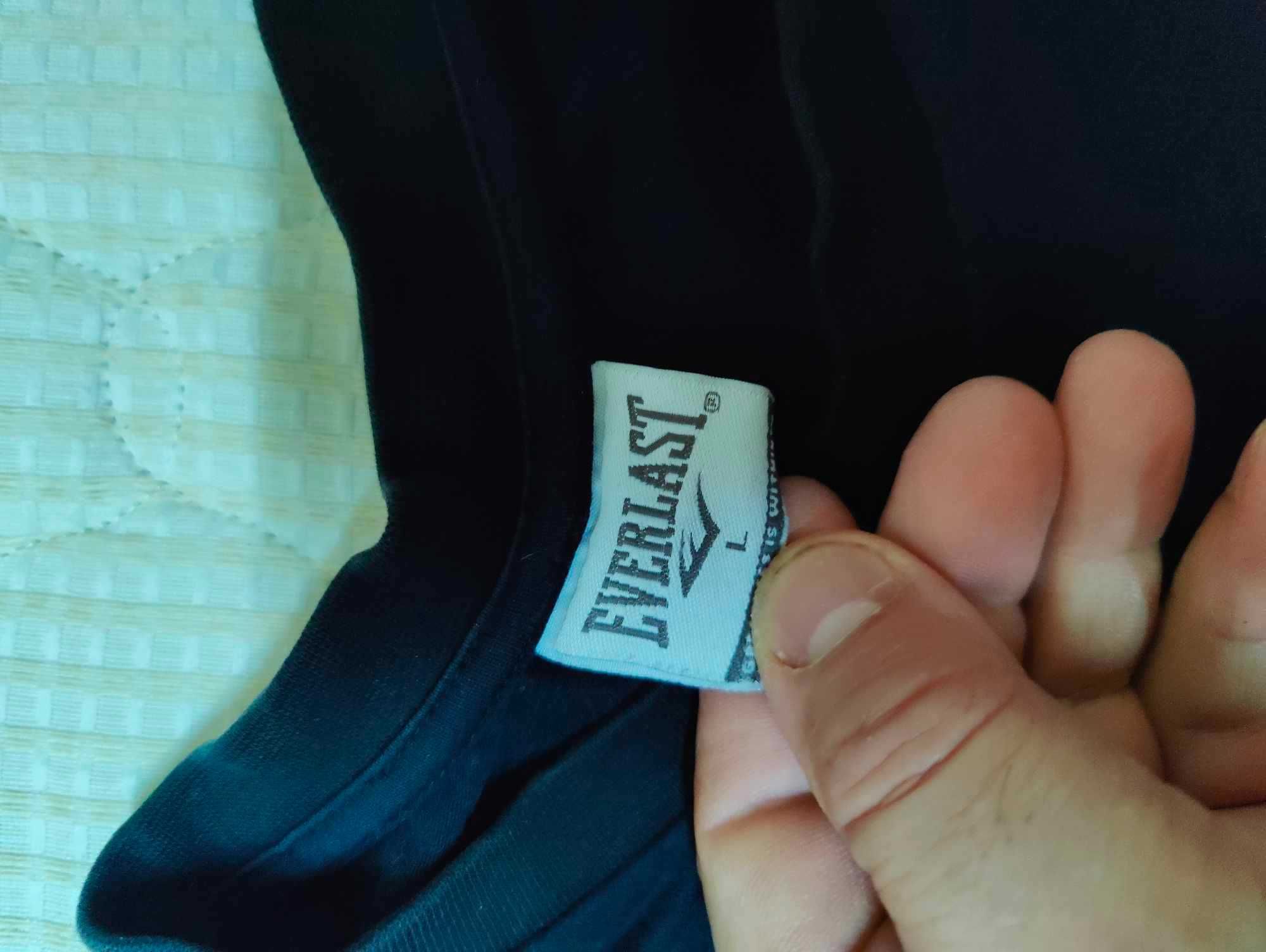 T-shirt Everlast preta tam. L  em bom estado.