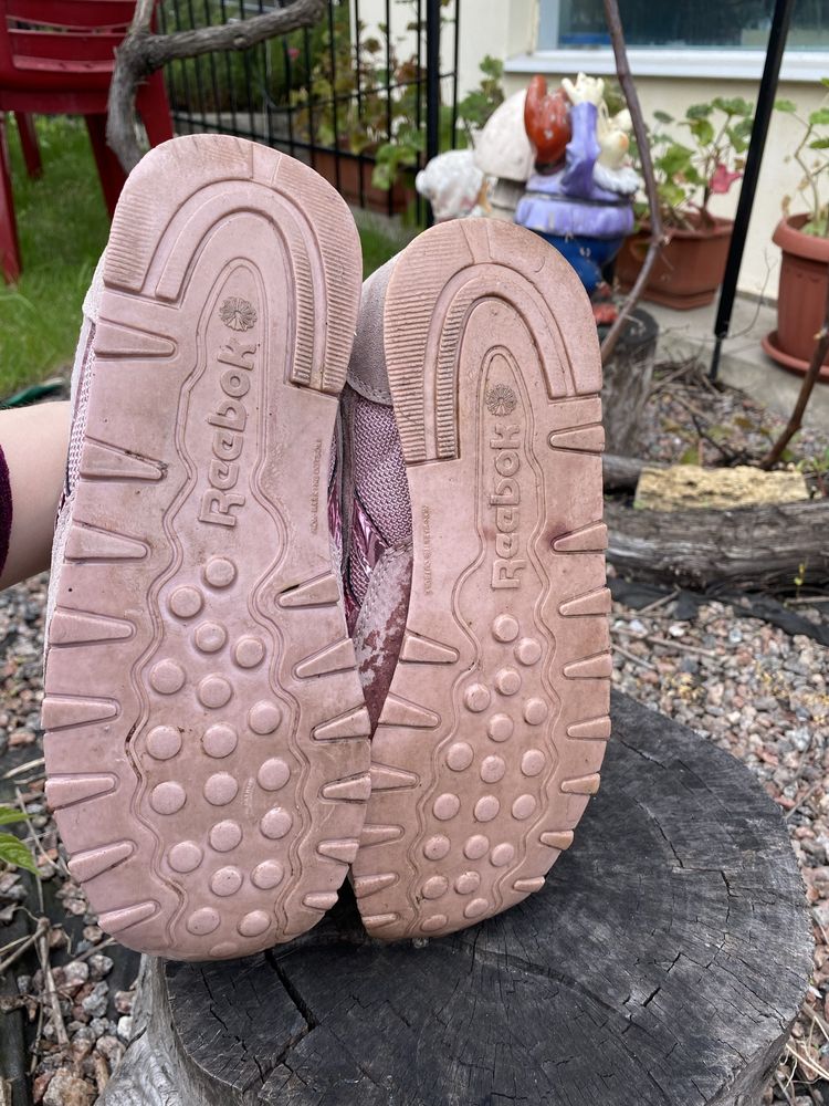 Пудровые кроссовки размер 39 розовые кроссовки