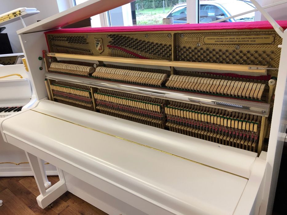Pianino białe Petrof Concerto K125