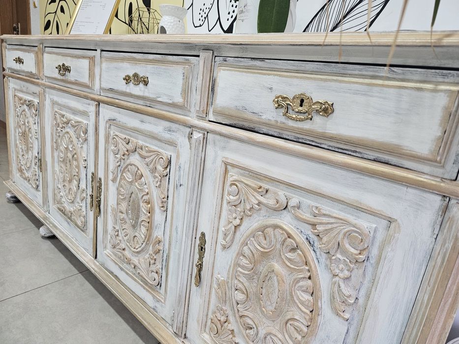 Vendo móvel aparador/buffet antigo em madeira maciça