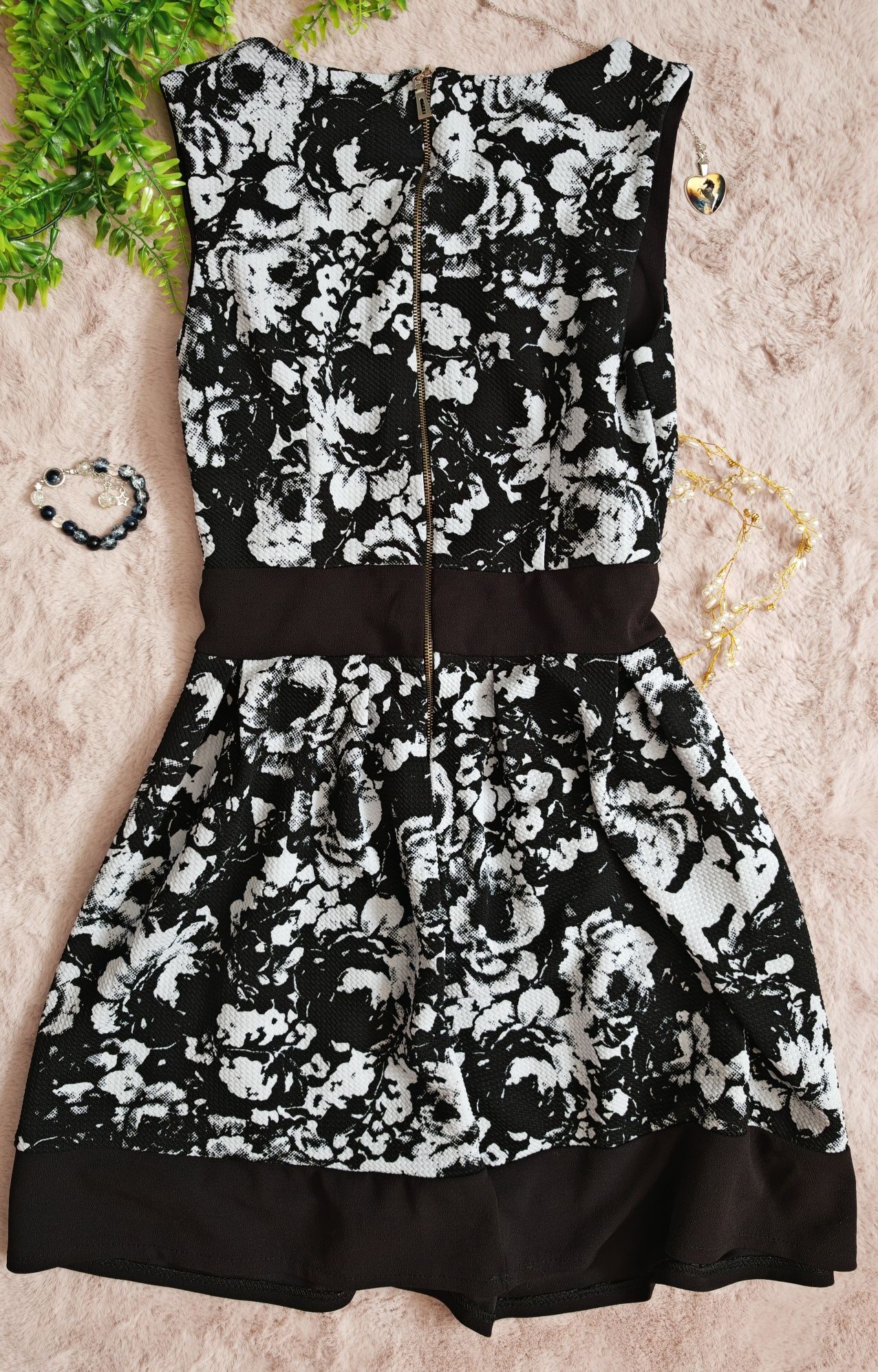Stylowa sukienka w kwiaty retro, rozkloszowana, Styled in Italy, S