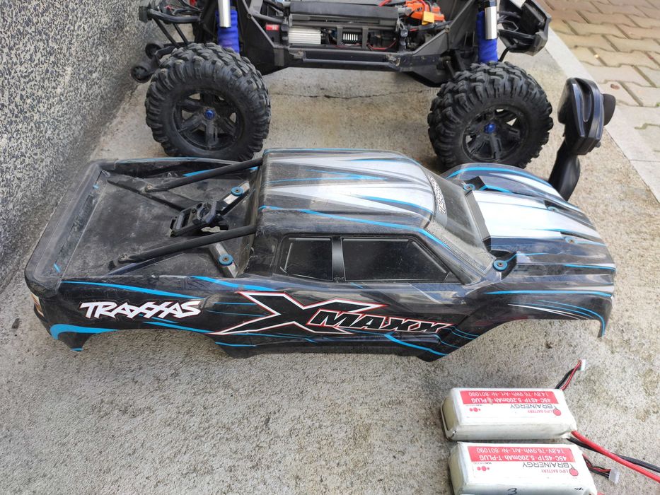 Traxxax X-MAXX 8S, Hobbywing max 6, Amortyzatory PROLINE