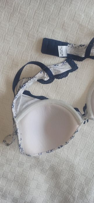 Stanik 75A biały z granatowymi zdobieniami