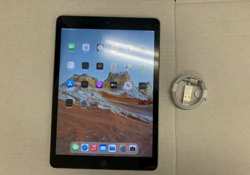 Apple iPad 8th Gen. 32GB, Wi-Fi, 10.2 in - Space Grey