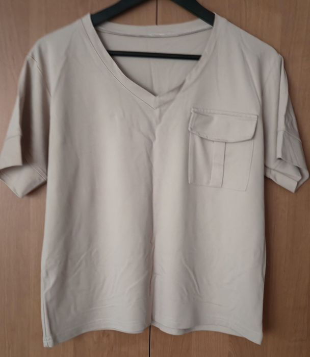 Bluzka w sportowym stylu.