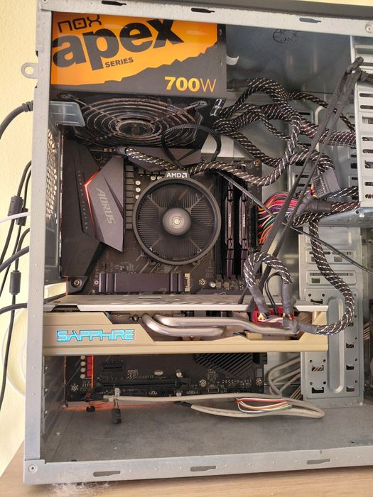 Vendo PC Completo com mouse, teclado e um monitor!