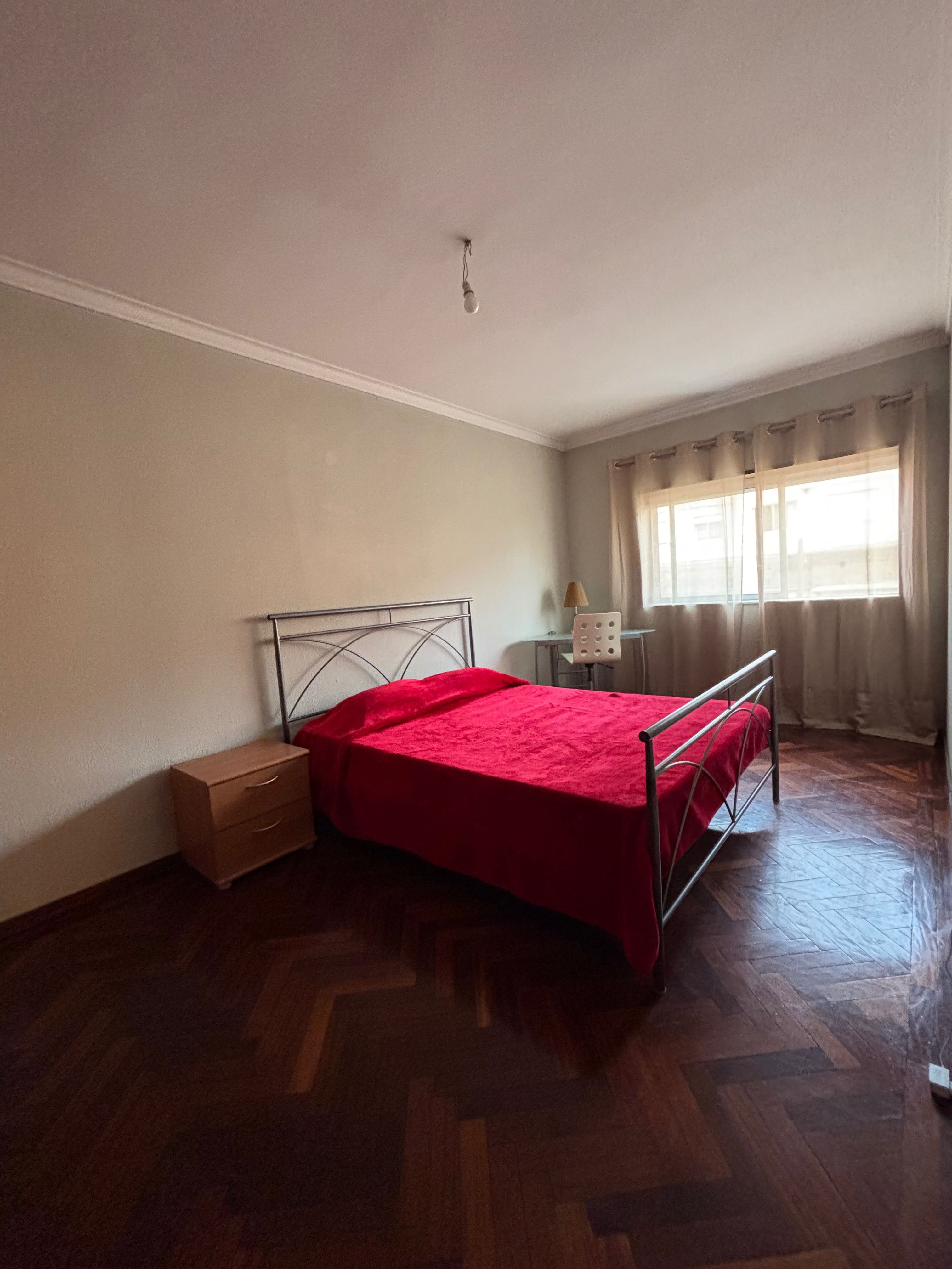 Arrenda-se quarto em T4 no centro de Vila Real