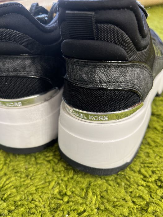 Продам нові кросівки брендові черевики чоботи Michael Kors оріган 40