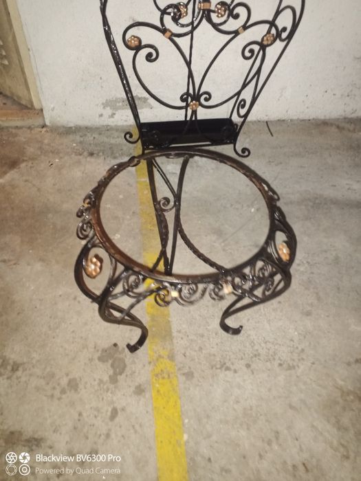 Antiguidades em metal e cobre