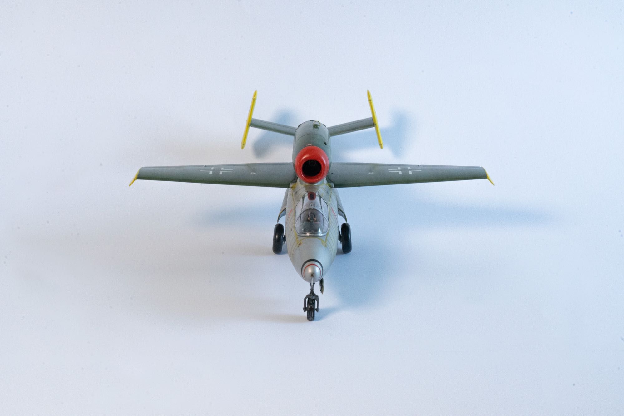 Собранная модель самолета He-162 1/32