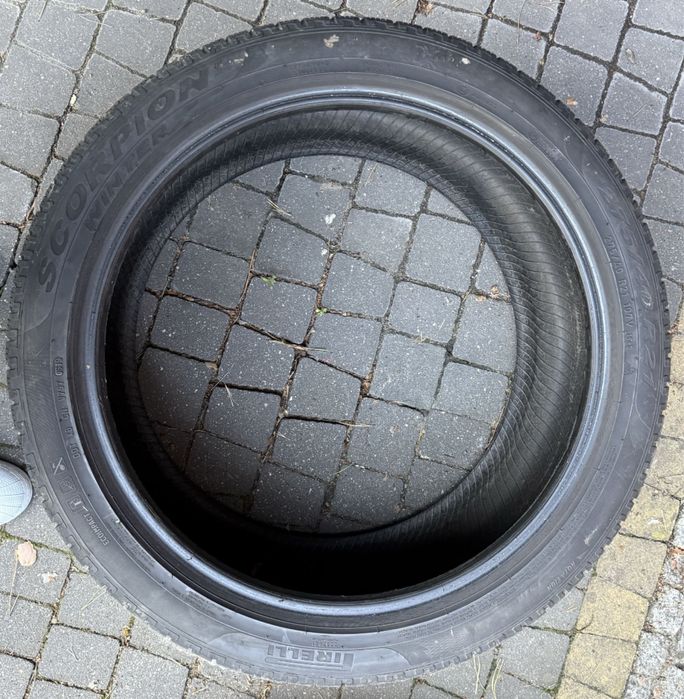 2 opony zimowe Pirelli Scorpion Winter 275/40R21 Bardzo dobry stan