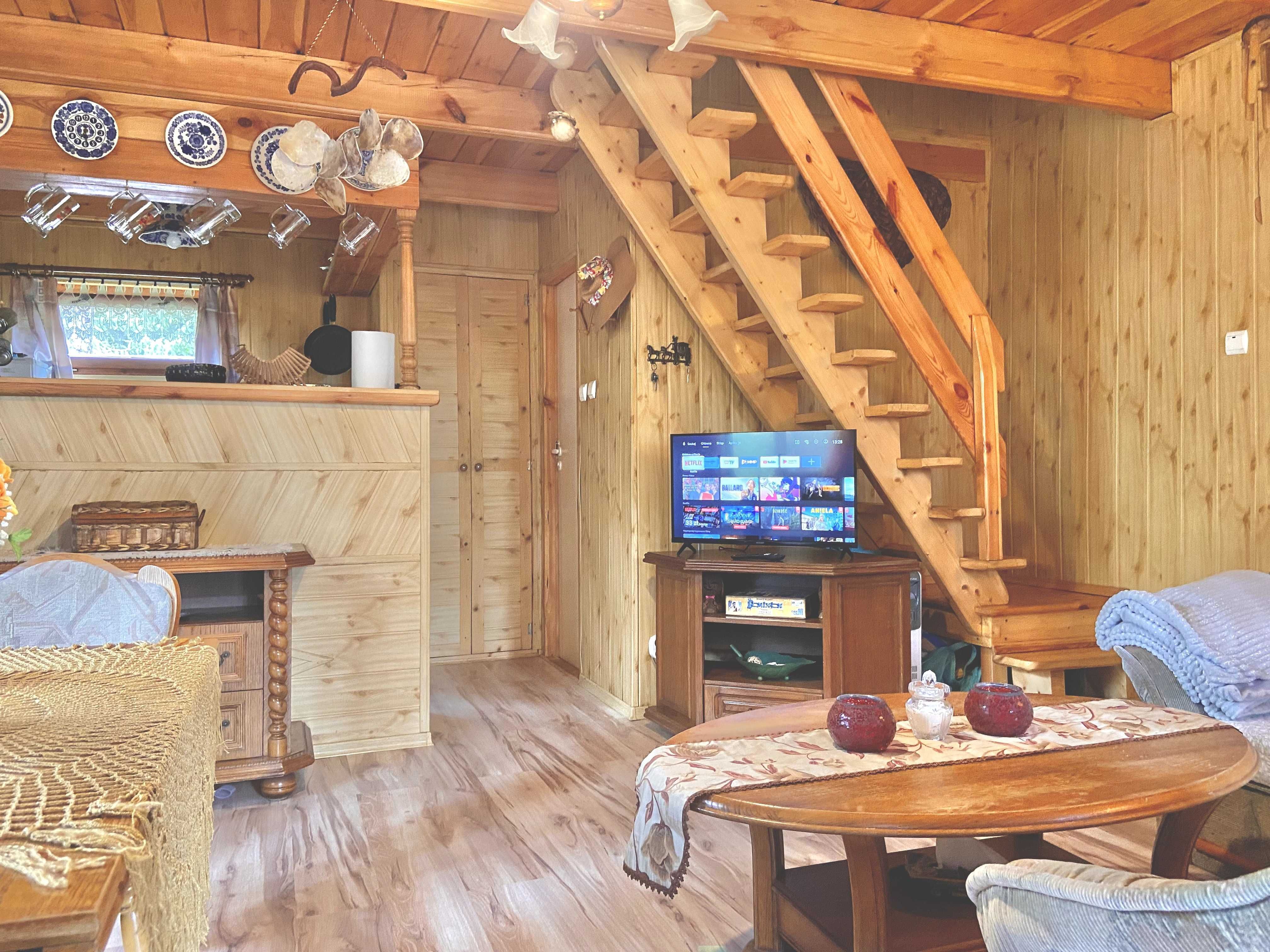 Uroczy domek w sercu lasu nad jeziorem Partęczyny, Warmia - Mazury