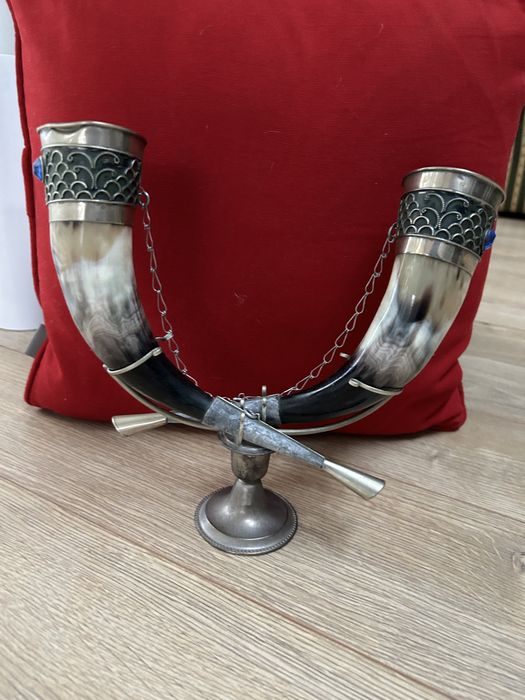 Róg mysliwski do picia wina kielich obfitości