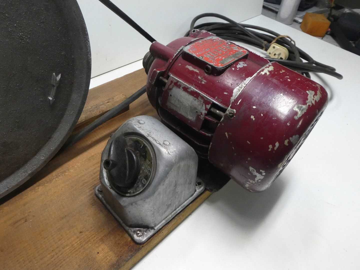 Maszynka do mięsa Alfa 12 z silnikiem elektrycznym elektryczna
