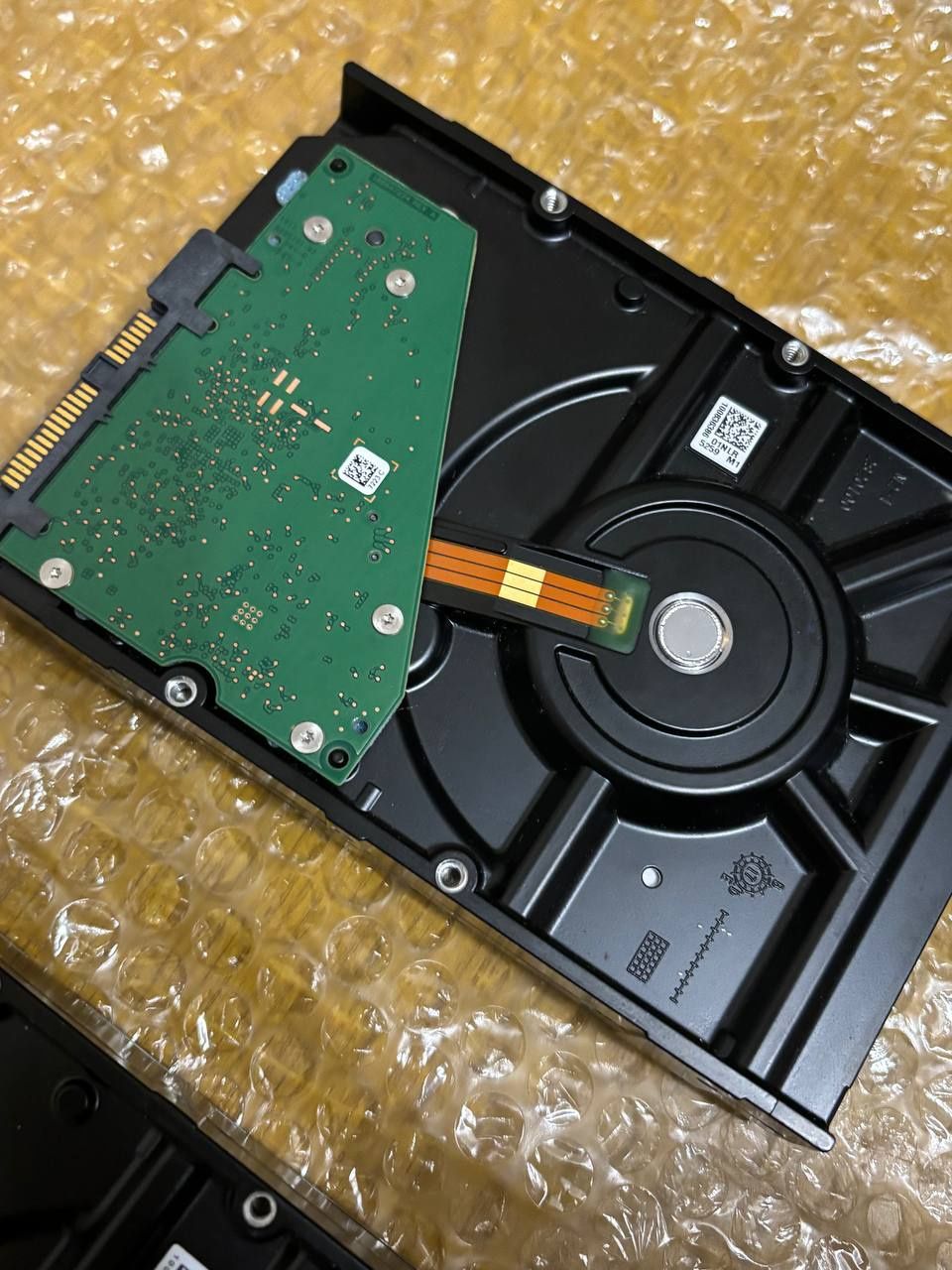 Жесткий диск SAS Seagate Exos 7E8 1TB (ST1000NM001A)