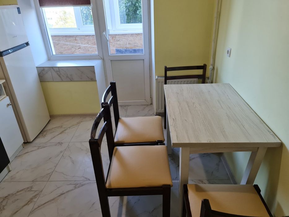 В центре свободна квартира.Квартира 1 комнатная посуточно.