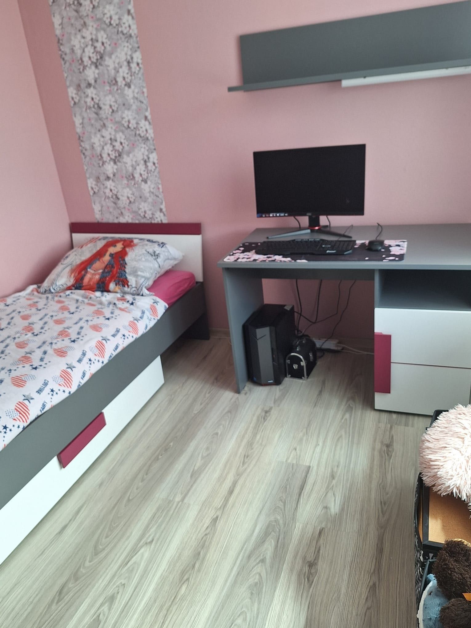 Sprzedam zestaw mebli Libelle biurko półkę oraz łóżko z szufladą
