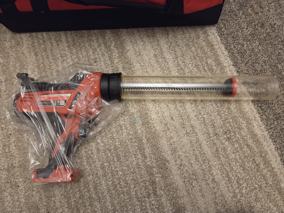 Pistolet do kleju Milwaukee C18PCG/600T-201B nowy - bateria, ładowarka