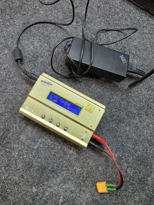 Ładowarka rc lipo [traxxas axial]