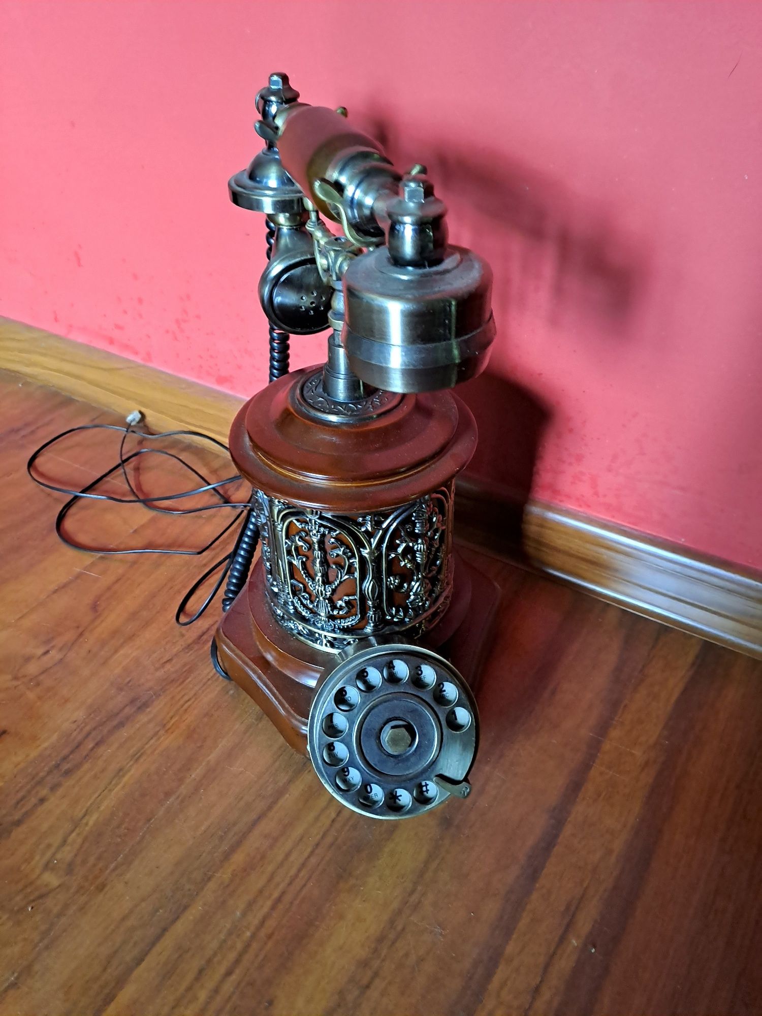 Retro telefon stacjonarny