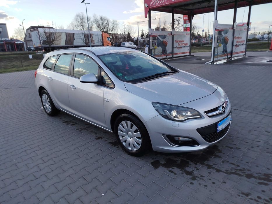 Opel Astra J 1,7cdti Sports Tourer 130kM