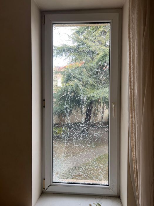 Бронеплёнка на стекло, защита от осколков. Тонировка стекла и окон.