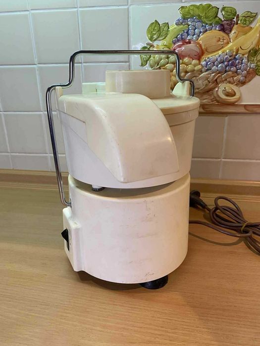 Електро соковитискач СВСП-202 соковижималка