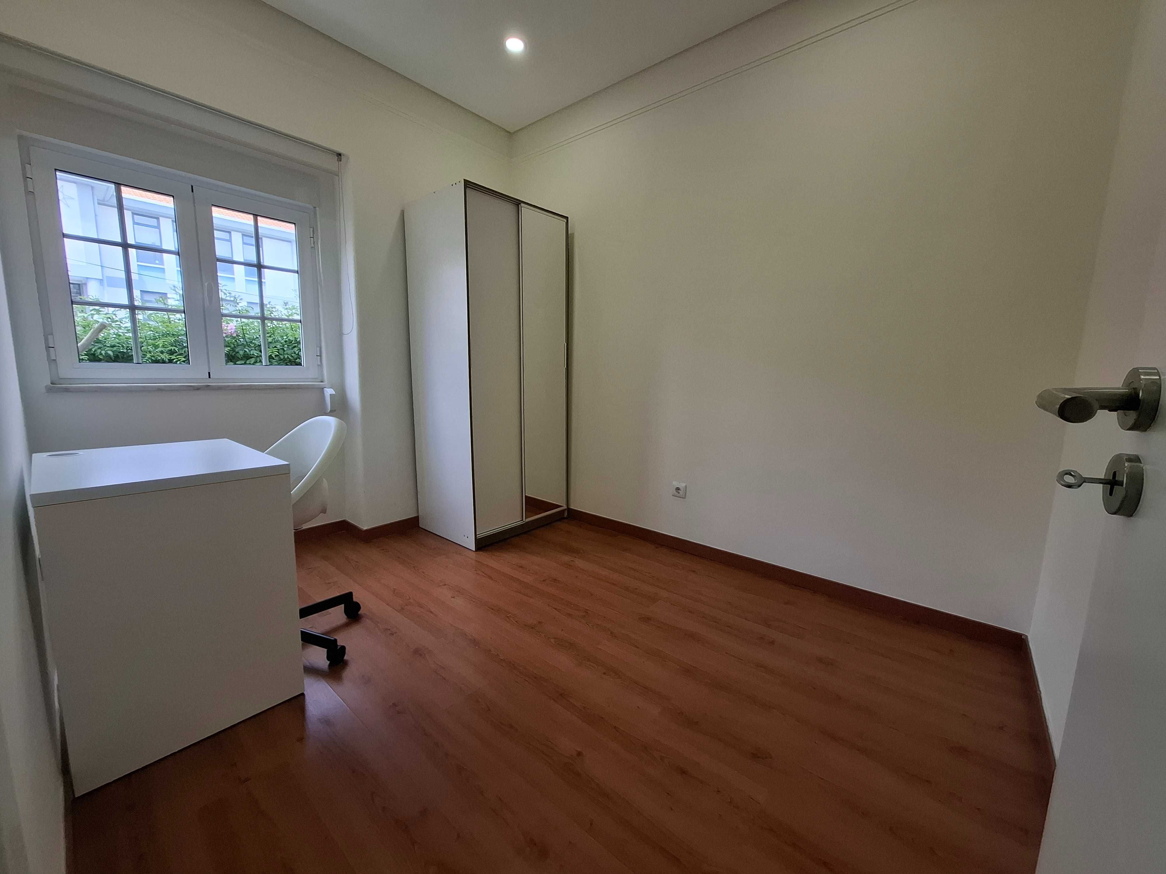 T2 centro de Almada com terraço 17m2